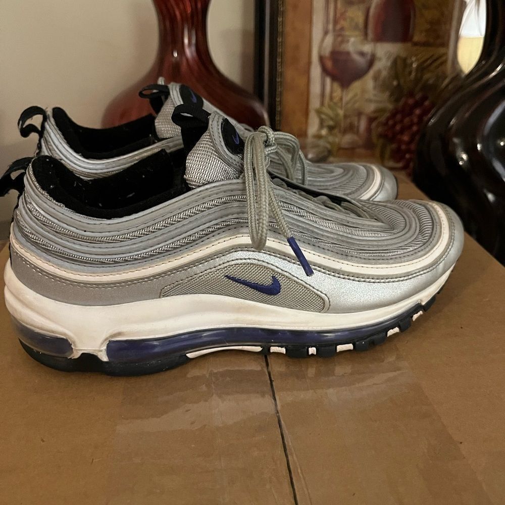 Nike air max size 7y or 8.5 women